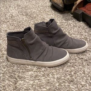 Sperry canvas sneakers, zip sides. Barely worn.